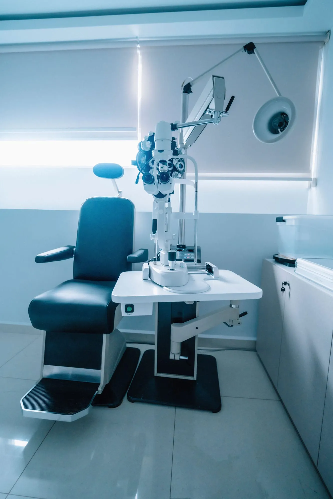 Ophthalmology examination chair and equipment